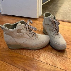 Sorel 9.5 Wedge booties